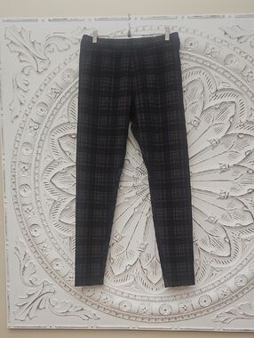 Vera Wang Black, Gray  & Red Plaid Skinny Pants